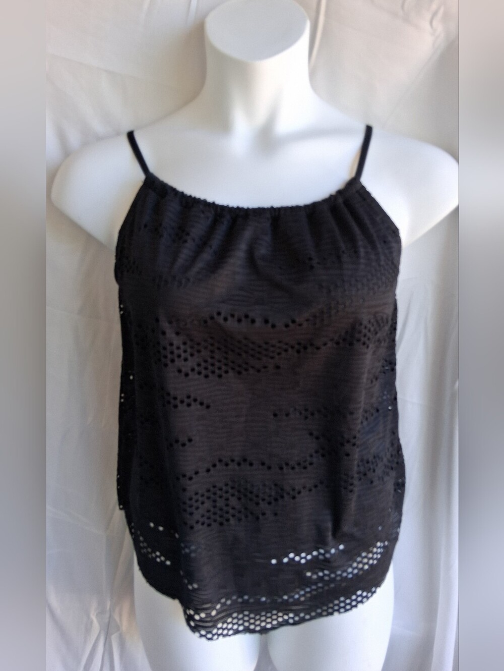 Beyond Control Black Women's Lightweight Underwire Eyelet Tankini Top Sz 6 NWT